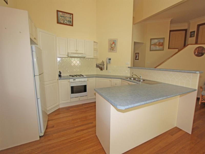 11 Mount Place, Green Point NSW 2251