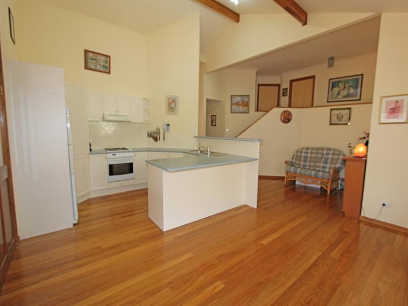 11 Mount Place, Green Point NSW 2251