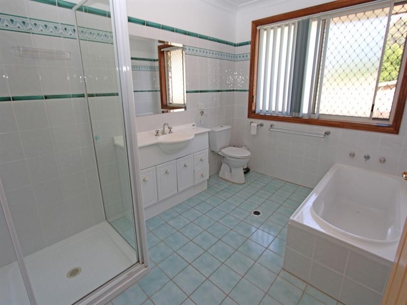 11 Mount Place, Green Point NSW 2251