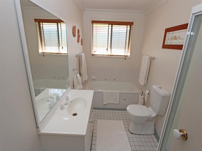 1/98 James Sea Drive, Green Point NSW 2251