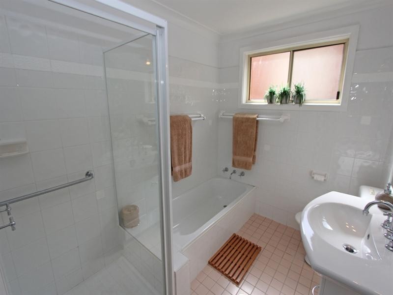 16 Beveridge Drive, Green Point NSW 2251