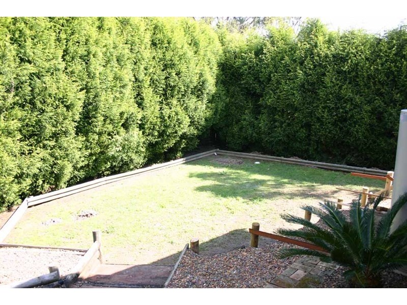 8 Cudgee Close, Green Point NSW 2251