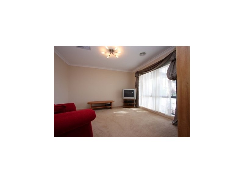 13 Honeysuckle Way, Thurgoona NSW 2640