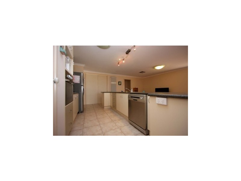 13 Honeysuckle Way, Thurgoona NSW 2640