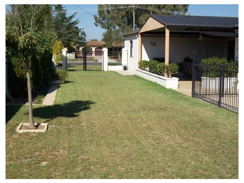 107 Pell Street, Howlong NSW 2643