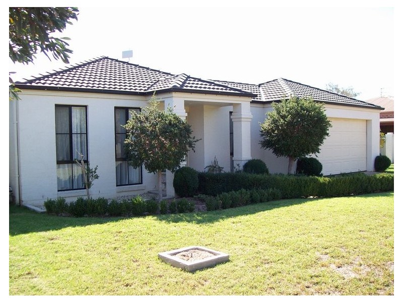 107 Pell Street, Howlong NSW 2643