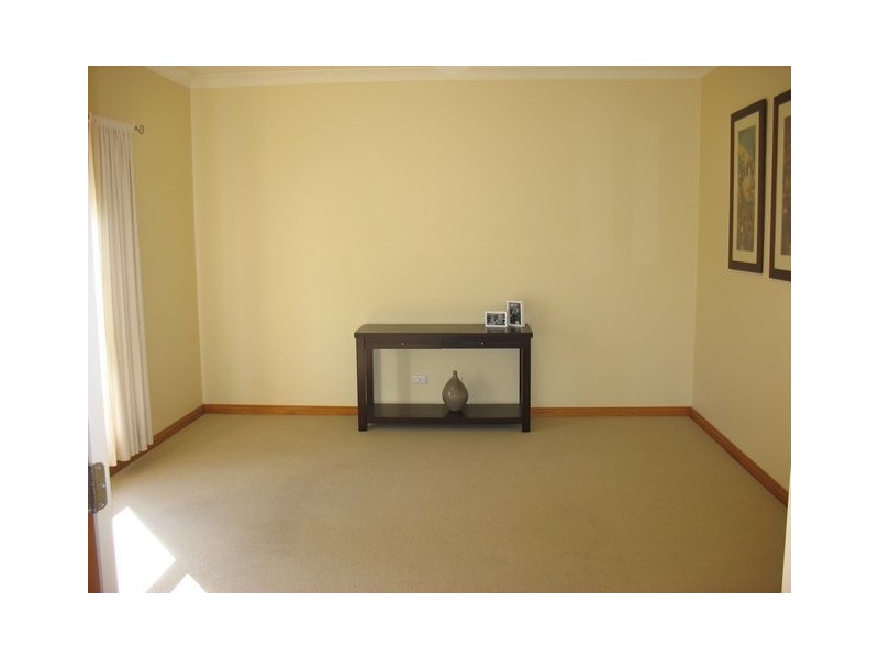 44 Robbins Drive, Albury NSW 2640