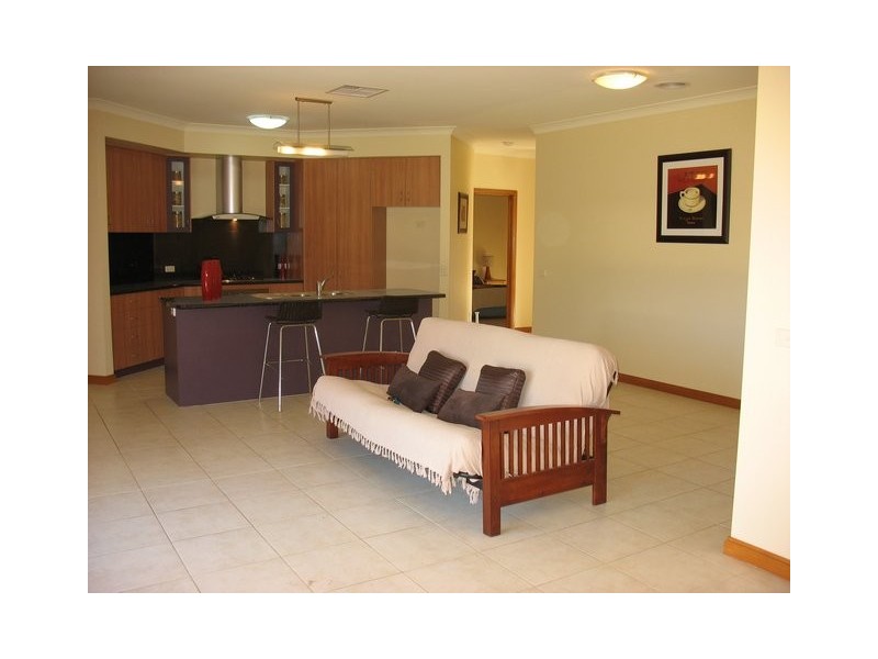 44 Robbins Drive, Albury NSW 2640