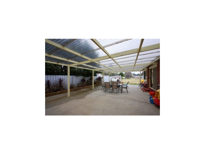 170 Clarke Street, Howlong NSW 2643