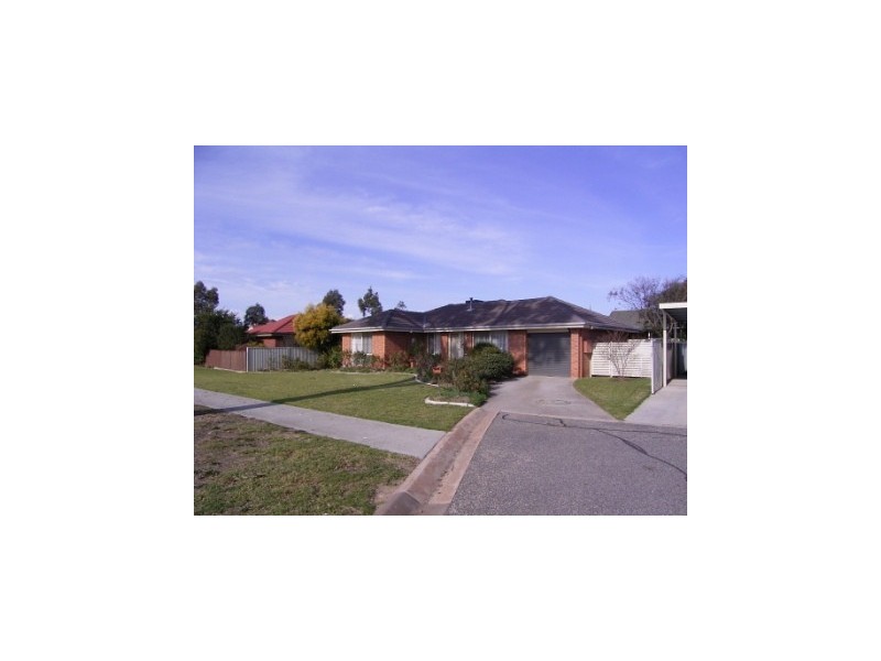 9 Sarson Road, Lavington NSW 2641