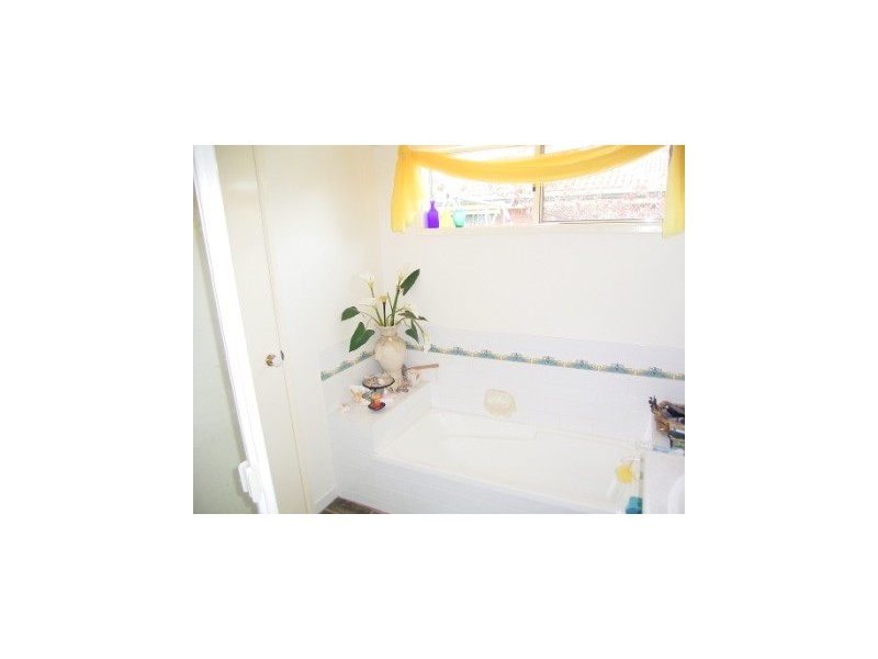 9 Sarson Road, Lavington NSW 2641