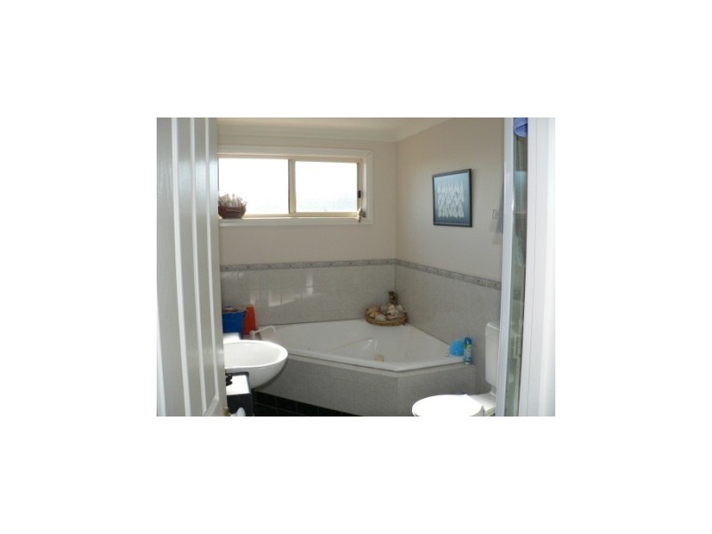 550 Kotthoff Street, Lavington NSW 2641