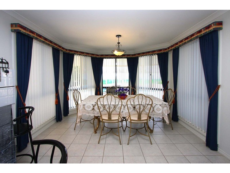 90 Larmer Street, Howlong NSW 2643