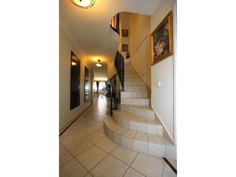 90 Larmer Street, Howlong NSW 2643