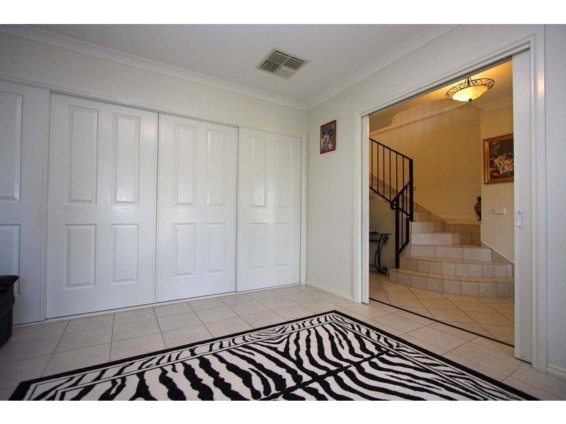 90 Larmer Street, Howlong NSW 2643