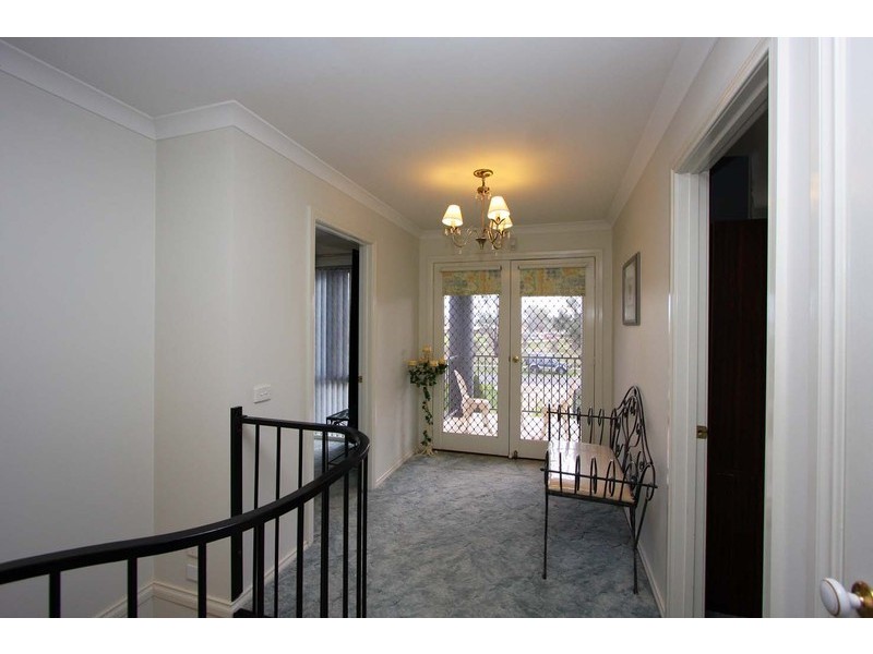 90 Larmer Street, Howlong NSW 2643