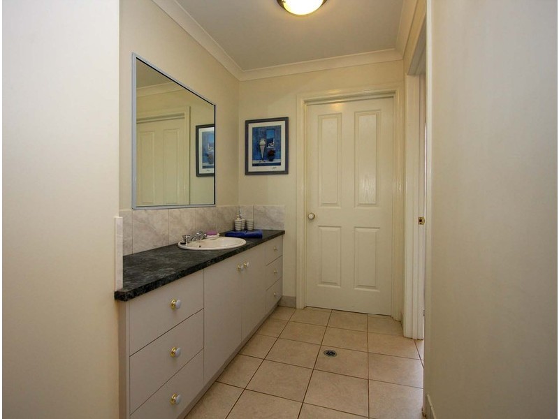 90 Larmer Street, Howlong NSW 2643