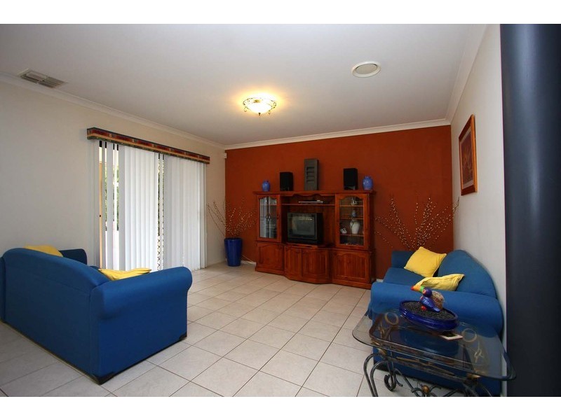 90 Larmer Street, Howlong NSW 2643