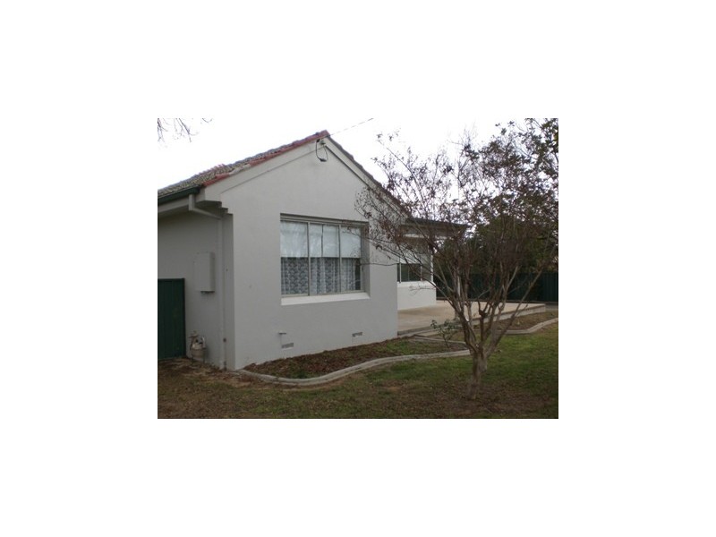 20 Russell, Howlong NSW 2643