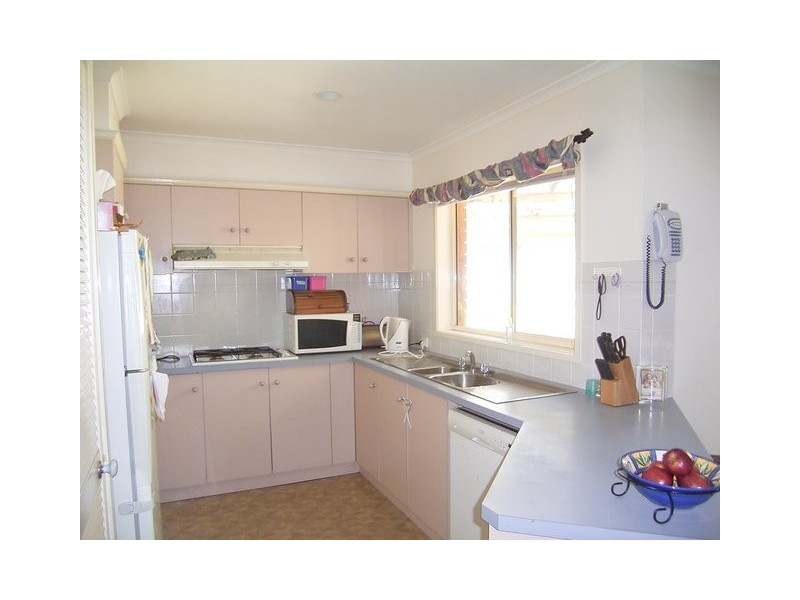 4 Dirru Court, Lavington NSW 2641