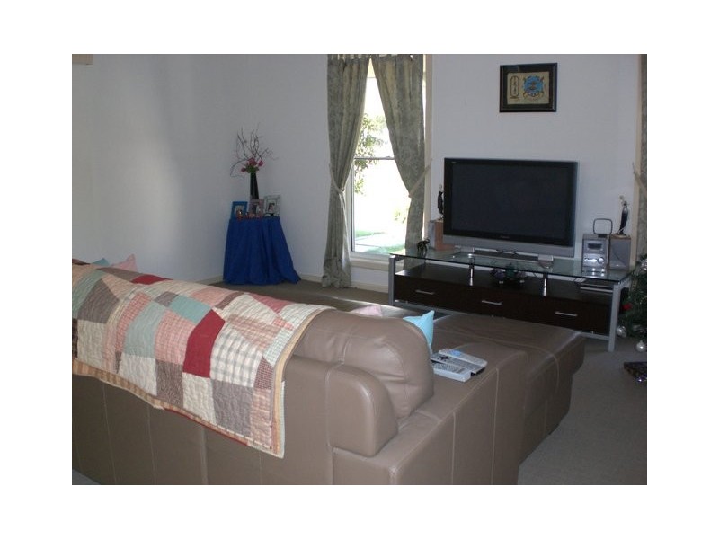 76 James Cook Avenue, Howlong NSW 2643