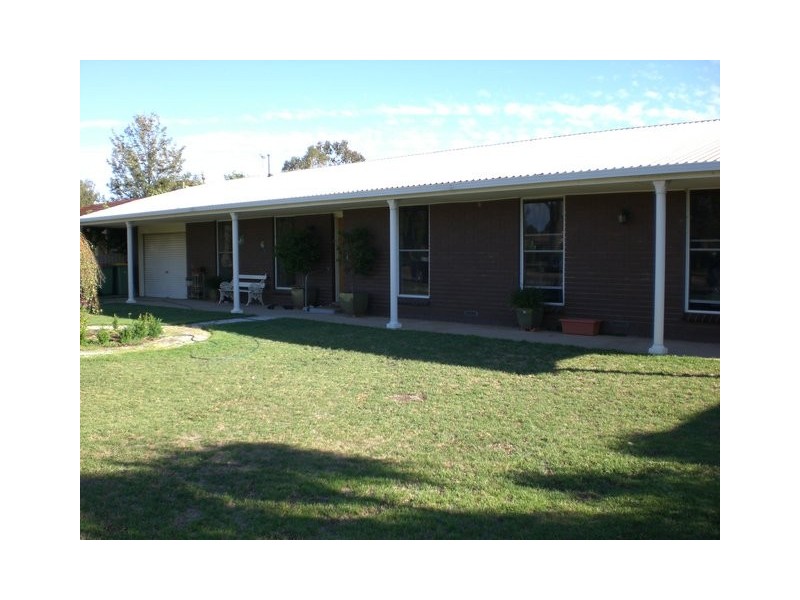 76 James Cook Avenue, Howlong NSW 2643