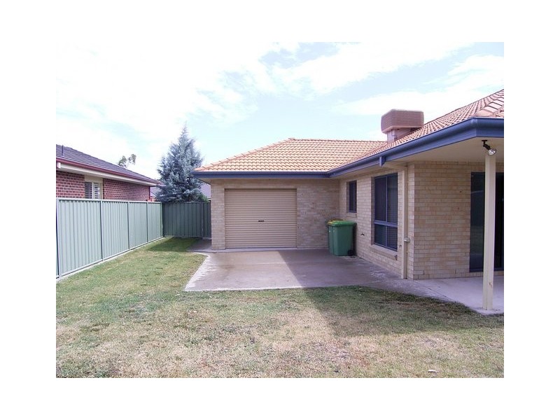564 Daly Street, Lavington NSW 2641