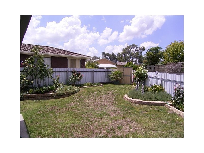 6 Owen Court, Lavington NSW 2641