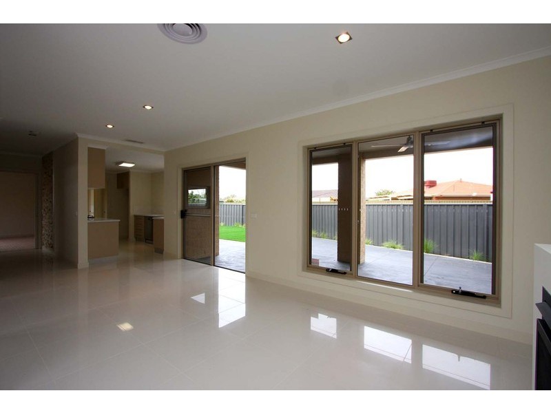 67 Rivergum Drive, Albury NSW 2640