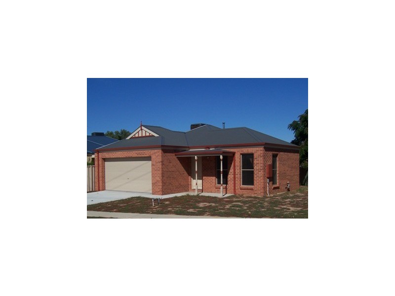 11 Parliament Street, Corowa NSW 2646