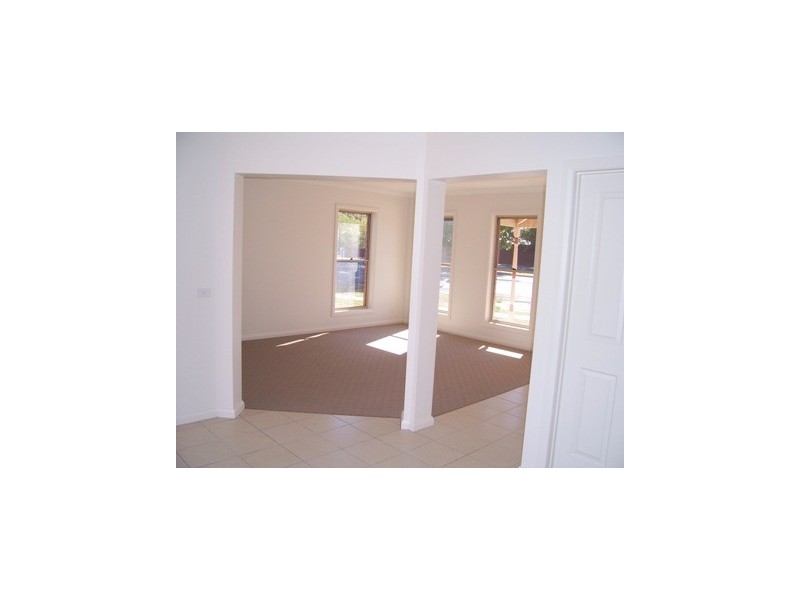 11 Parliament Street, Corowa NSW 2646