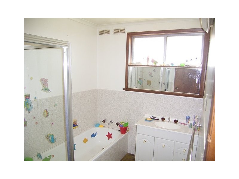 430 English Avenue, Lavington NSW 2641