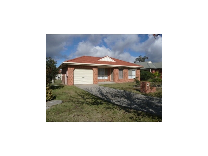 26 Hallam Street, Lavington NSW 2641