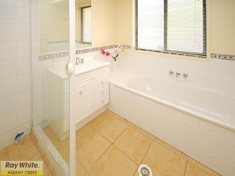 17 Ken Duncombe Drive, Cashmere QLD 4500