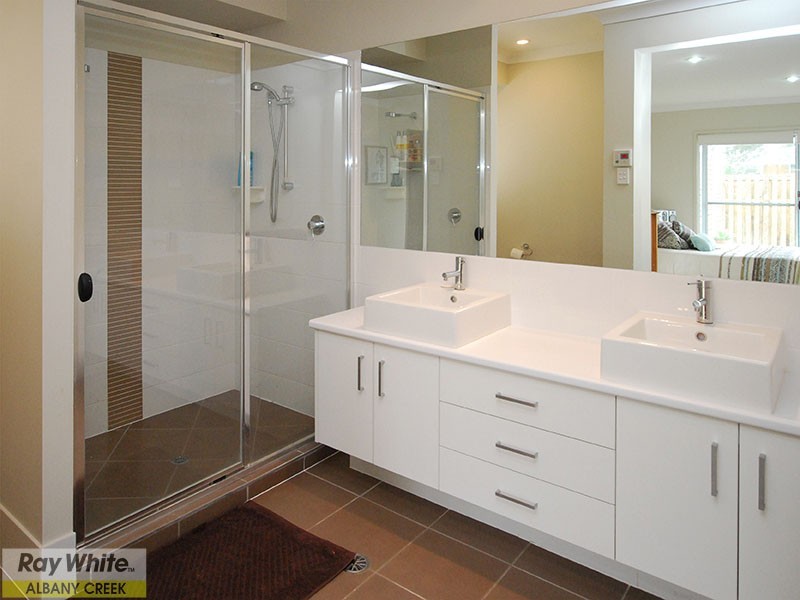 3 Bend Court, Eatons Hill QLD 4037