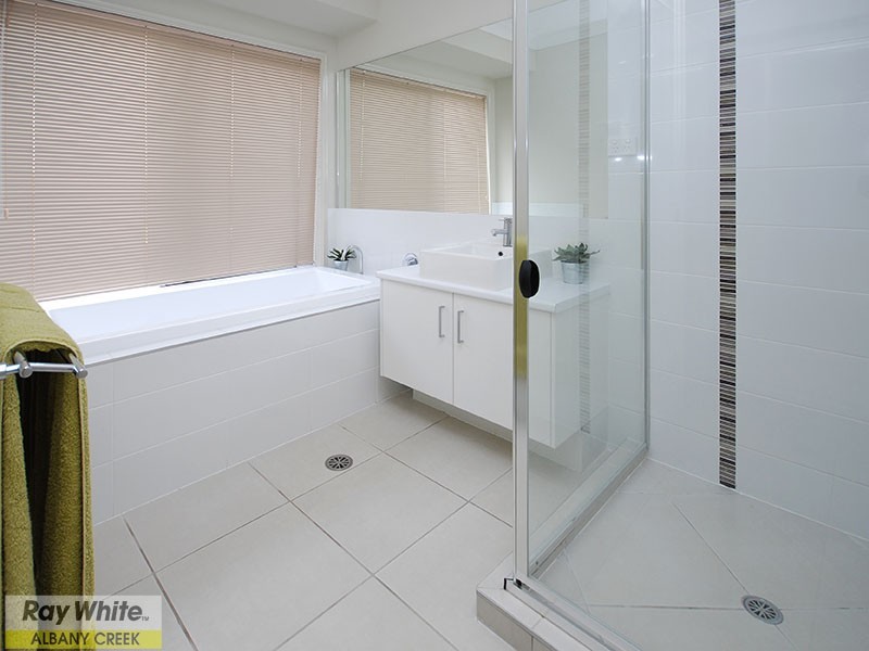 3 Bend Court, Eatons Hill QLD 4037