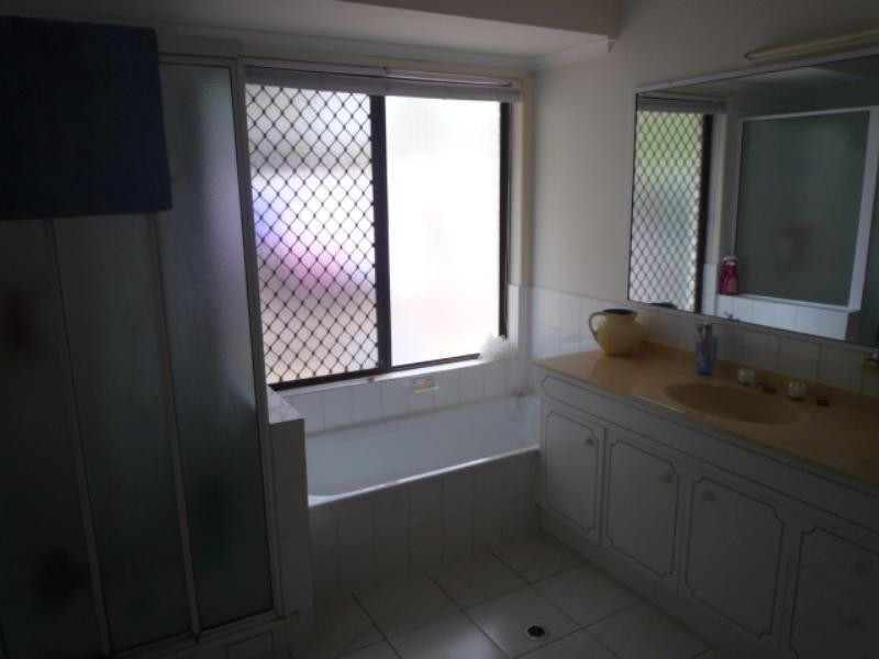 8 Kingfisher Street, Albany Creek QLD 4035