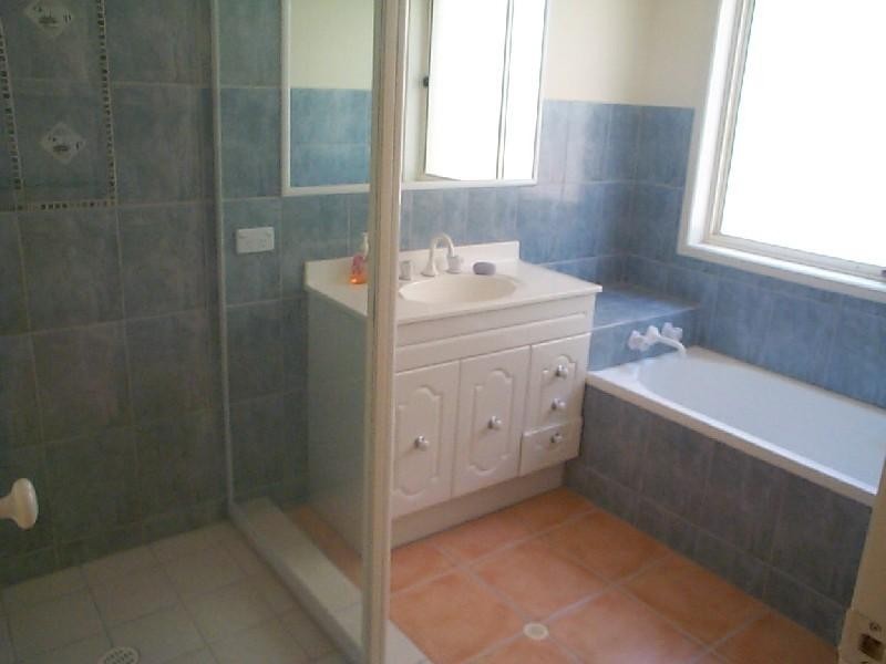 18 Granada Drive, Eatons Hill QLD 4037