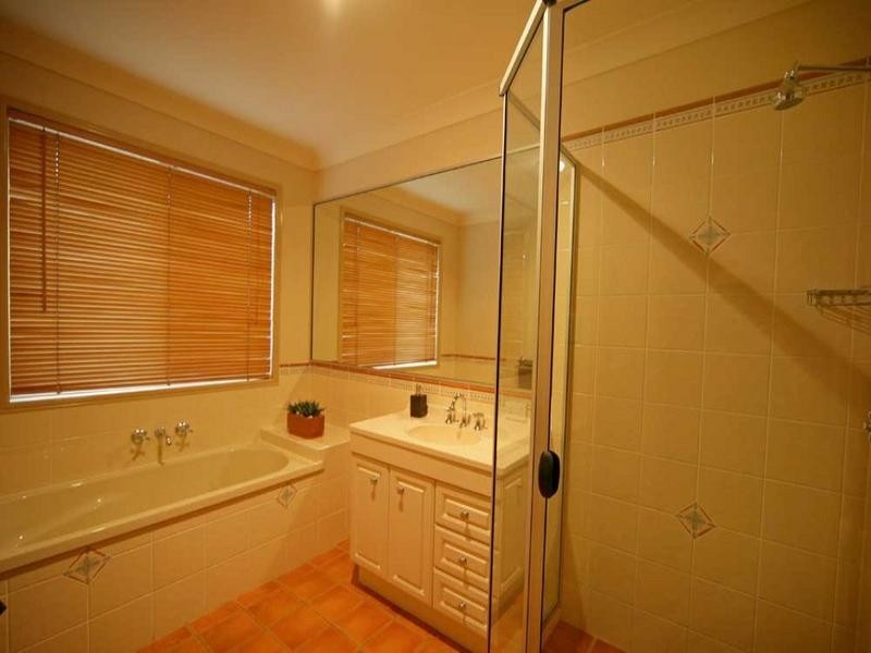 6 Altissimo Court, Eatons Hill QLD 4037