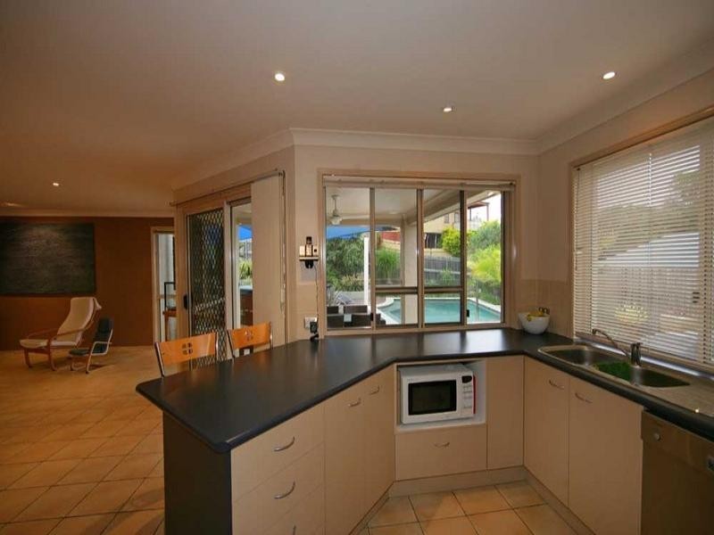 6 Altissimo Court, Eatons Hill QLD 4037