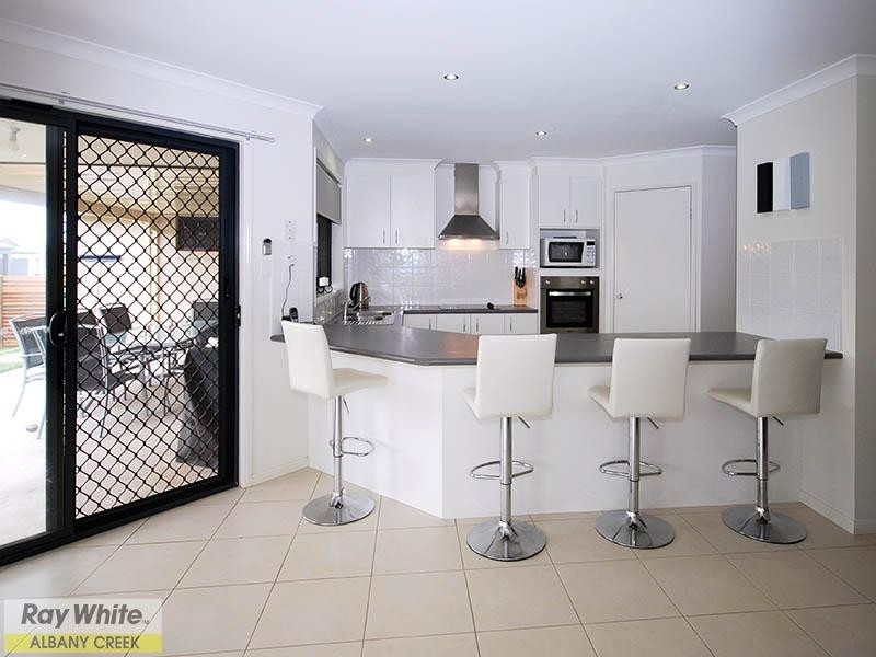 12 Crossing Drive, Eatons Hill QLD 4037