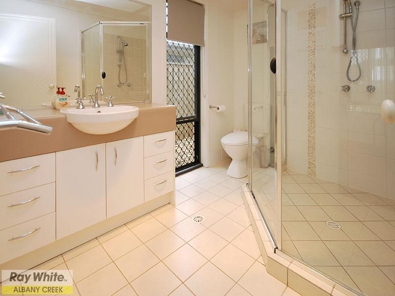 12 Crossing Drive, Eatons Hill QLD 4037