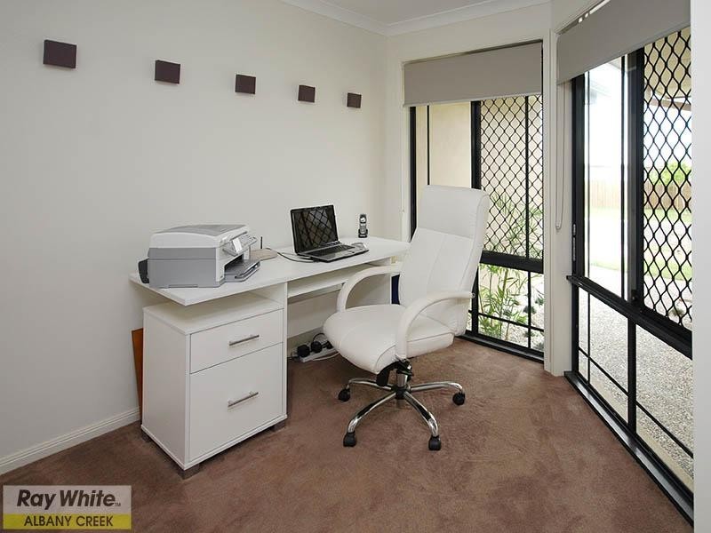 12 Crossing Drive, Eatons Hill QLD 4037