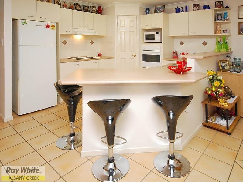 5 Brandy Court, Eatons Hill QLD 4037