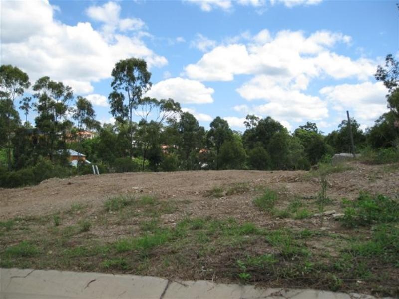 5 Amorosa Court, Eatons Hill QLD 4037