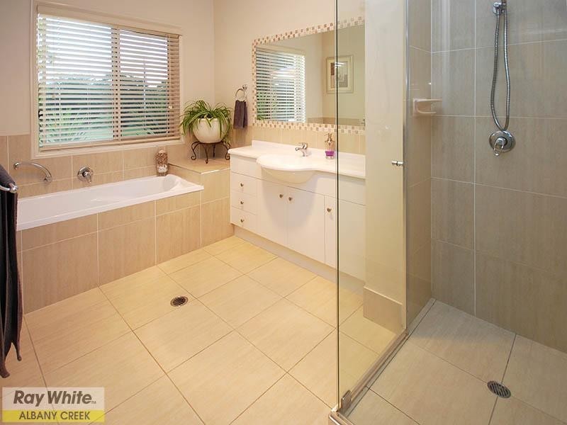 5 Amamoor Court, Cashmere QLD 4500