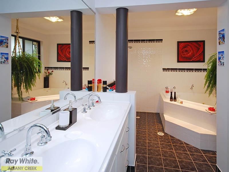 25 Alberic Court, Eatons Hill QLD 4037