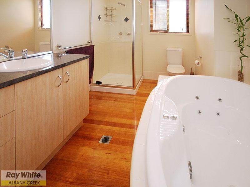 2 Laceflower Crescent, Eatons Hill QLD 4037