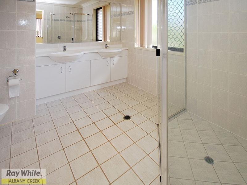 1 Taun Court, Albany Creek QLD 4035