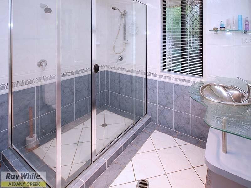 8 Monica Court, Eatons Hill QLD 4037